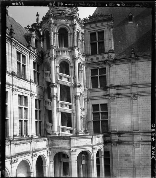 Aile d'Orléans : escalier