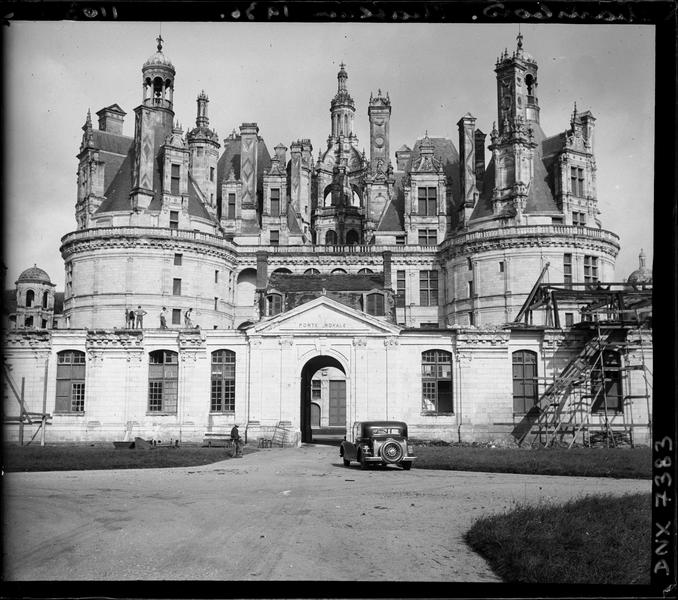 Porte royale et façade sud-est