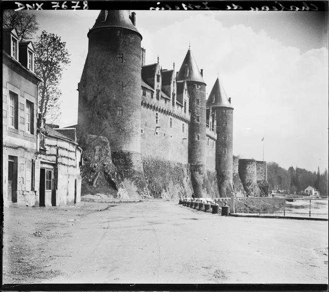 Façade sur l'Oust, vue oblique