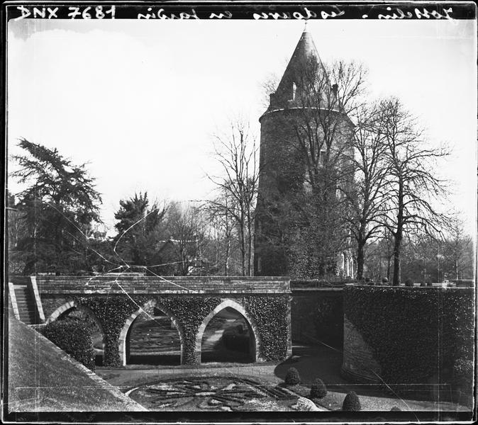 Douves aménagées en jardin