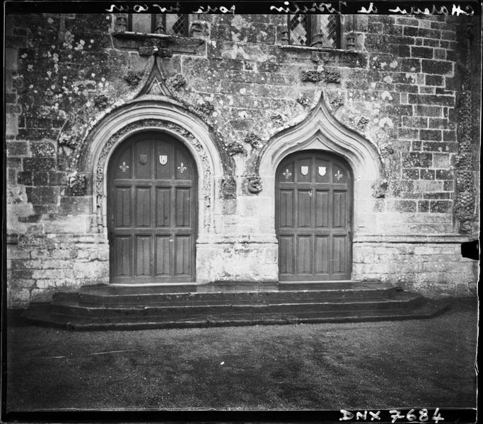 Façade sur le parc : portes