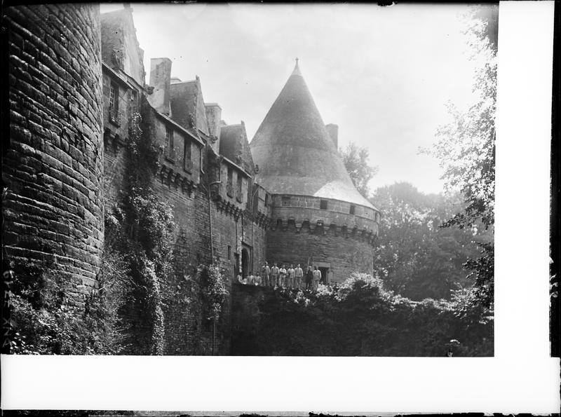 Façade ouest vue des fossés