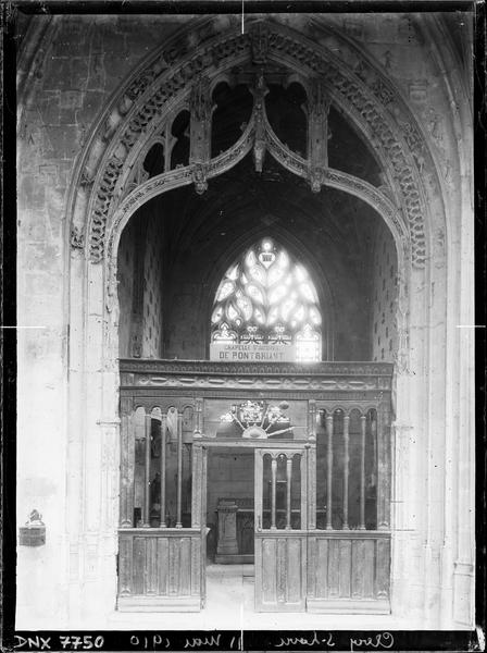 Intérieur : baie de la chapelle Saint-Jacques de Pontbriant