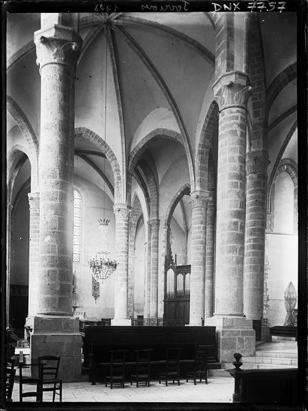 Intérieur : croisée du transept, rotonde et colonnes