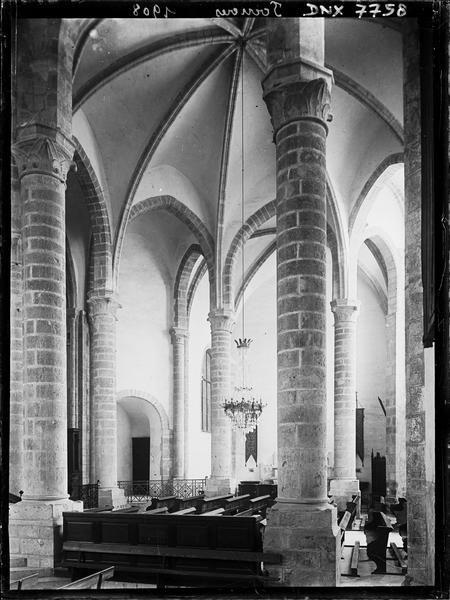 Intérieur : croisée du transept, rotonde et colonnes