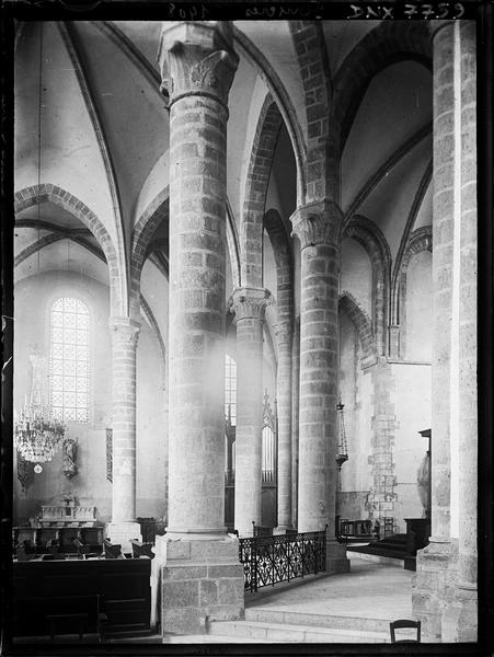 Intérieur : croisée du transept, rotonde et colonnes