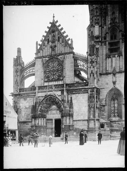 Façade ouest et partie du clocher