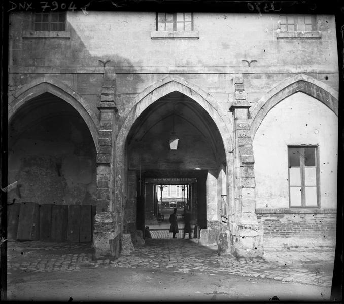 Partie des arcades du cloître