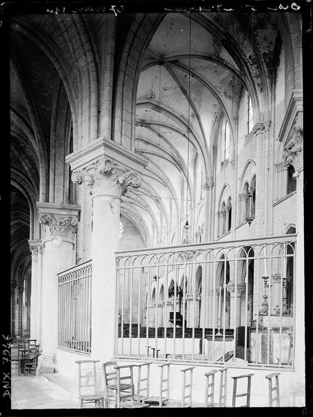 Eglise, intérieur : déambulatoire