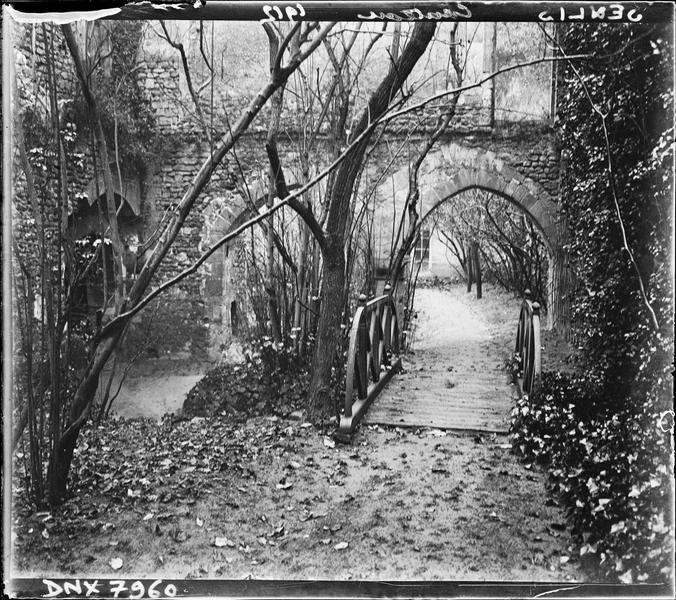 Ruines : pont et arc brisé