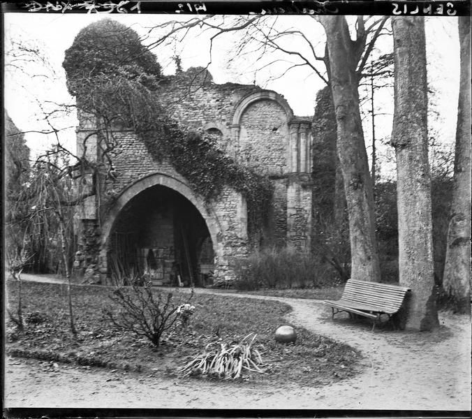 Ruines : arc brisé