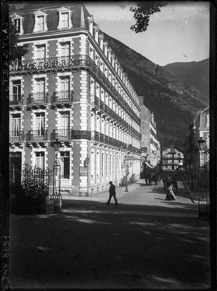 Angle des façades sur l'avenue et le boulevard