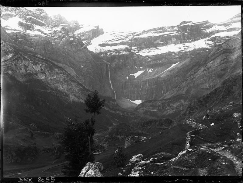 Paysage de montagne : vue générale du cirque