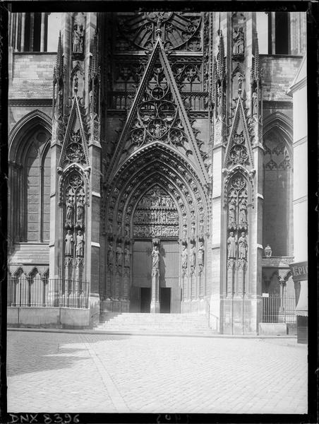 Croisillon sud : portail de la Calende