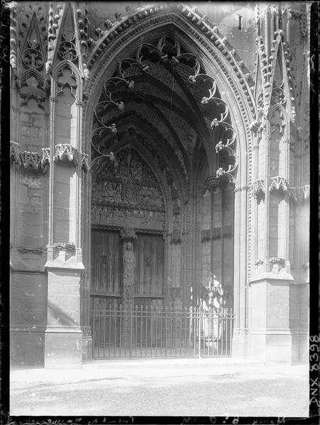 Croisillon sud : porche des Marmousets, vue diagonale