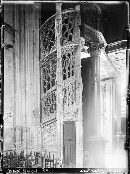 Intérieur : escalier des orgues