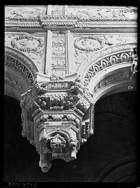 Intérieur, choeur, chapelle nord : clef pendante à décor Renaissance