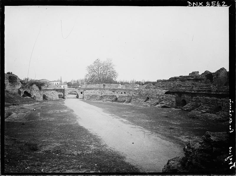 Arènes : ruines