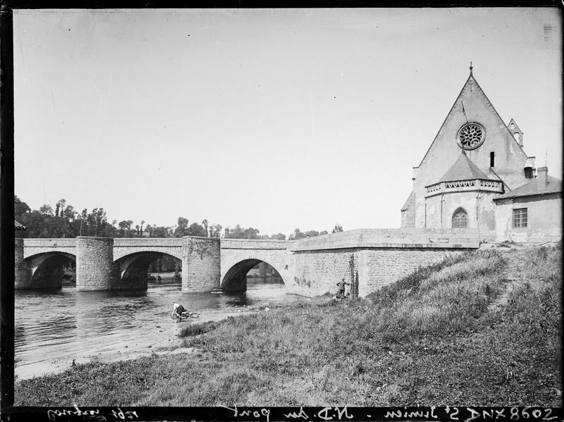 Chevet et pignon est, trois arches du pont : vue prise à l'occasion du congrès de 1921