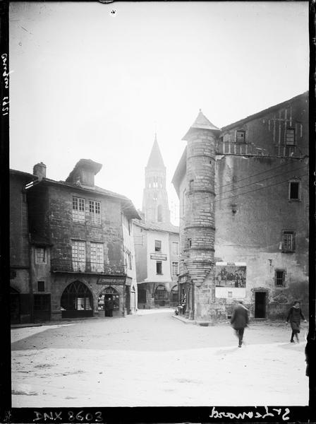 Façade sur la place