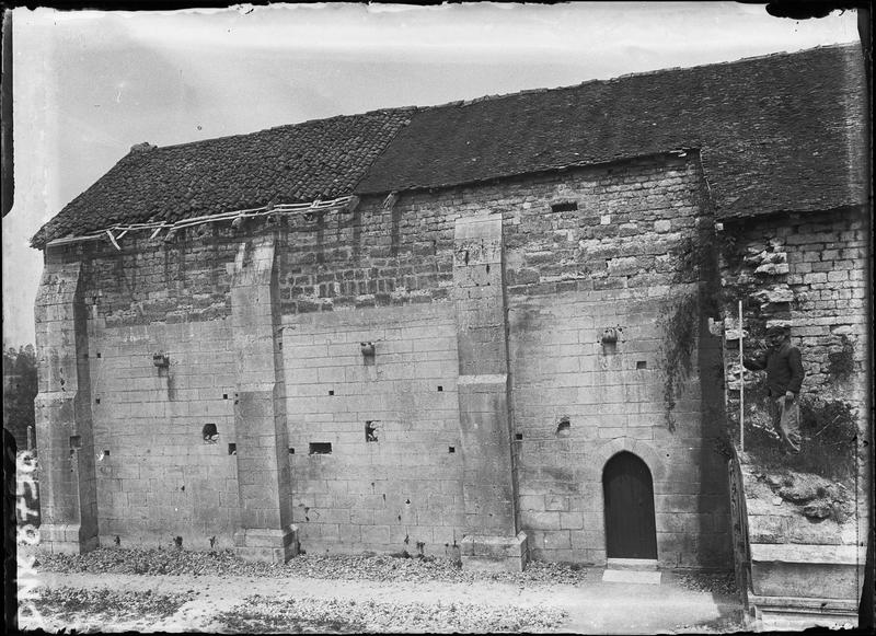 Façade sud, vue partielle vers l'ouest