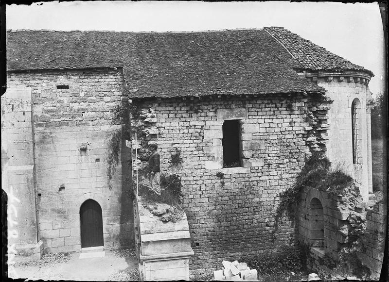 Façade sud, vue partielle vers l'est