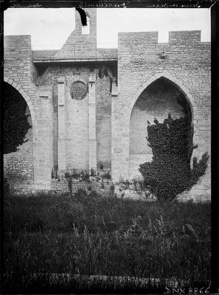 Façade latérale : mur de la chapelle