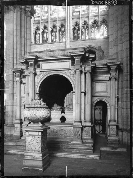 Intérieur : tombeau du coeur de François 1er et tombeau de François 1er et de Claude de France