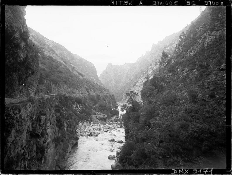 Route de Bougie à Sétif : gorges du Chabet El Akhra
