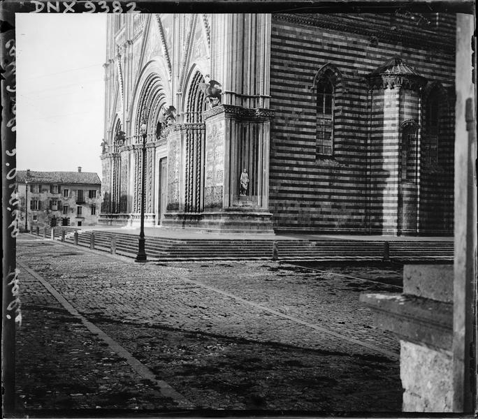 Angle sud-ouest : partie basse