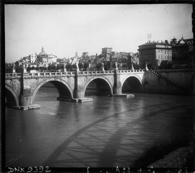 Vue d'ensemble vers la rive gauche du Tibre
