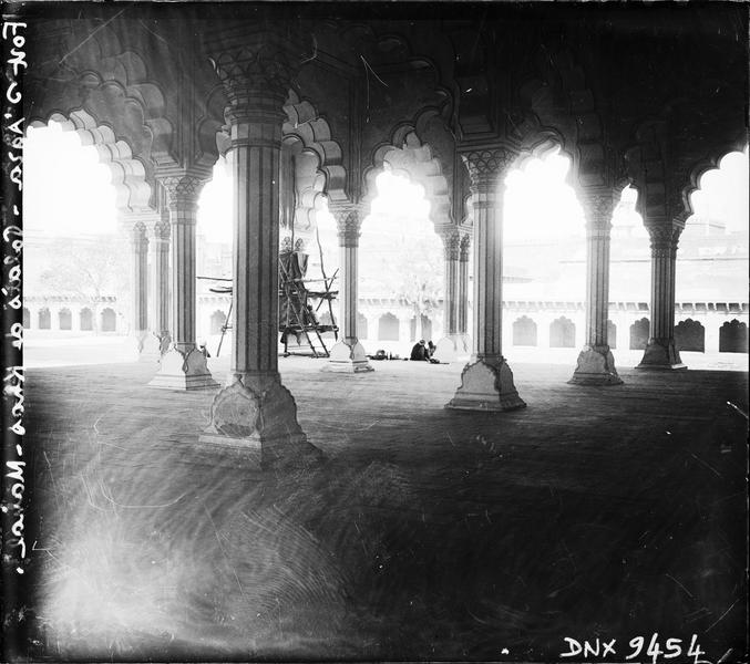 Salle des audiences ou Diwan i am : colonnes et arcs polylobés