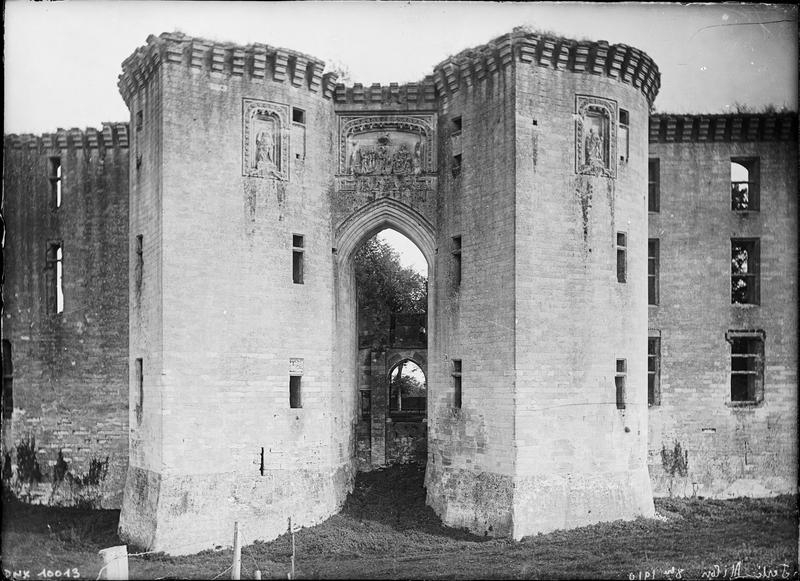 Tours d'entrée : vue rapprochée