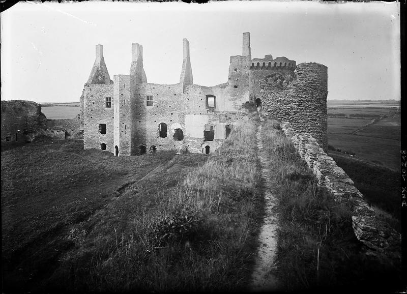 Grand logis vu de la muraille nord