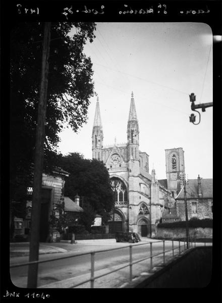 Façade ouest, vue à distance