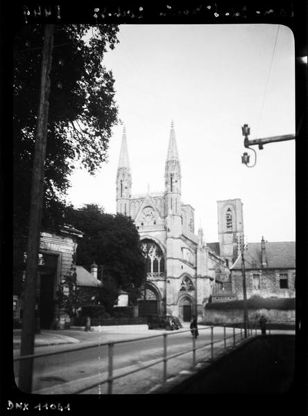 Façade ouest, vue à distance