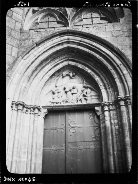 Façade ouest, porte du bas-côté sud