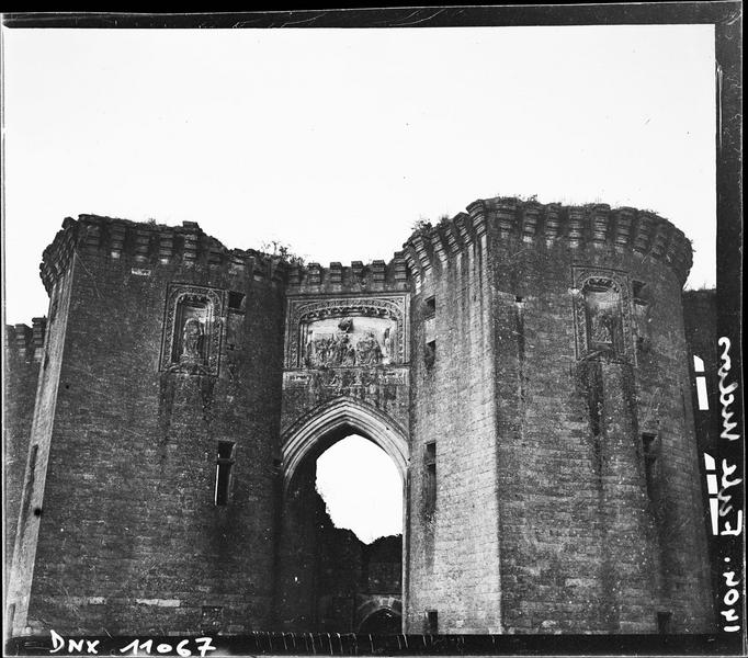 Tours d'entrée