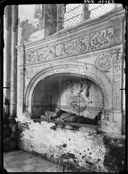 Chapelle : tombeau sous enfeu de Jean de Vienne