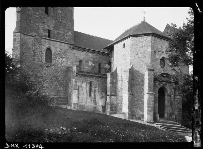 Façade latérale et porche sud