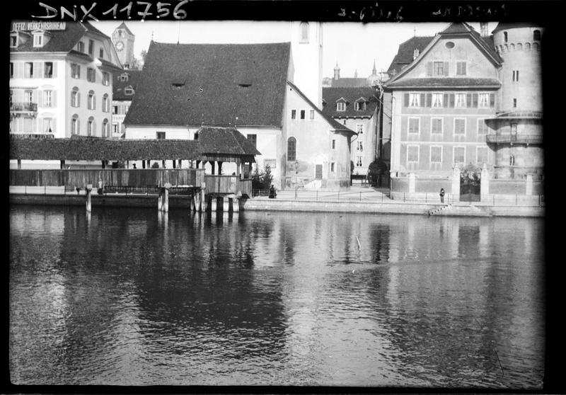 Extrémité du pont en face de la chapelle Saint-Pierre