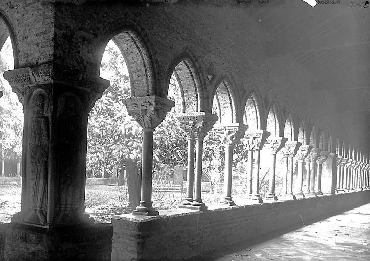 Cloître: galerie nord vue depuis l'angle nord-ouest