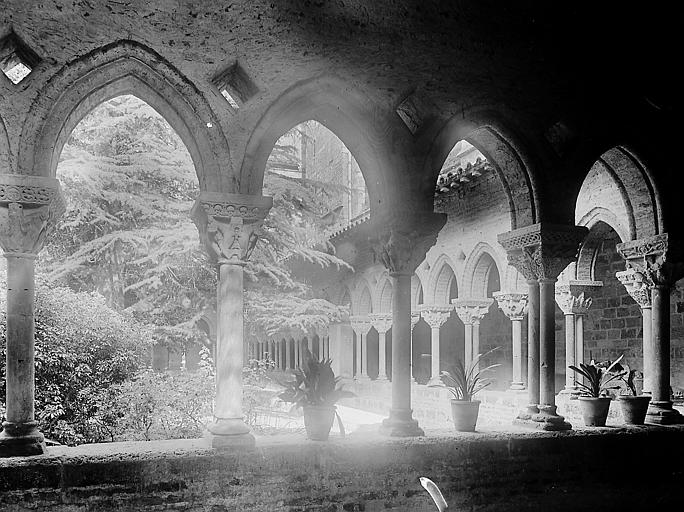 Cloître: galeries sud et est