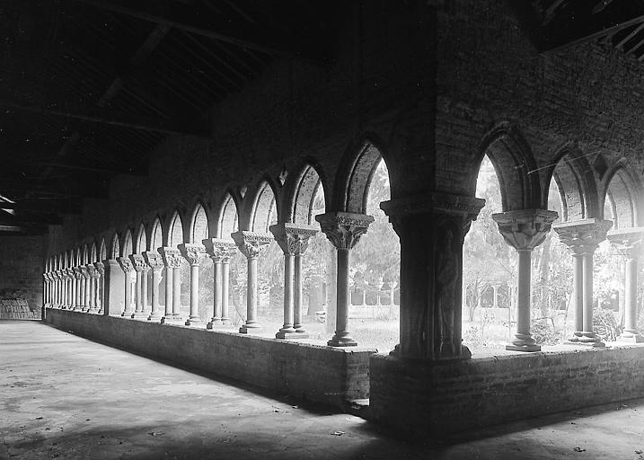 Cloître: galerie nord vue depuis l'angle nord-est