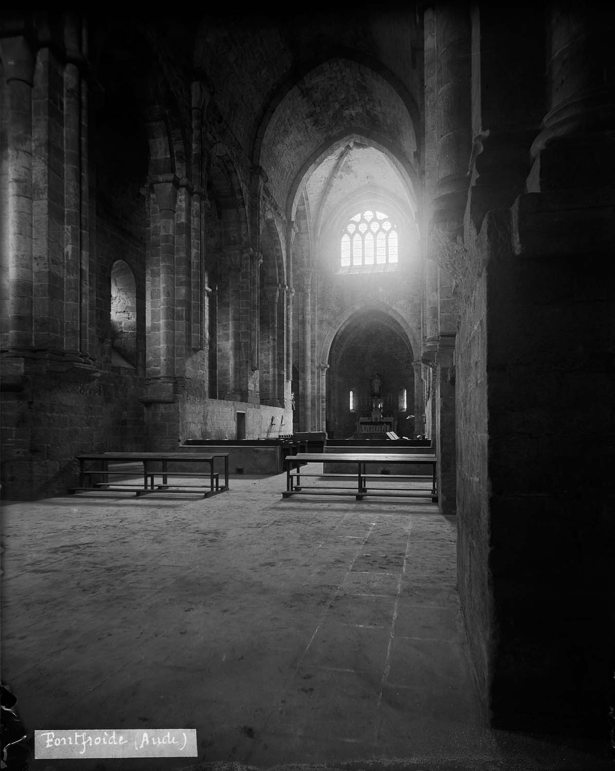 Eglise, nef et choeur