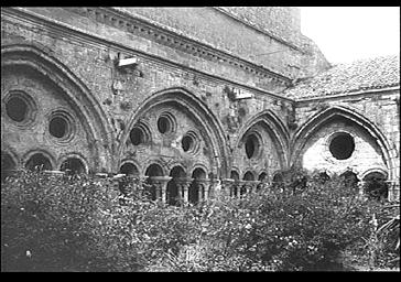 Cloître, vue générale