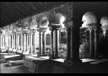 Cloître : Vue intérieure de la galerie sud