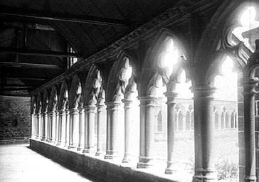 Cloître, détail d'une galerie