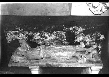 Statue funéraire de Régnault de Saint Martin mort en 1329