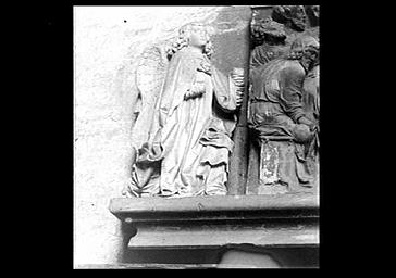 Sculpture en demi-relief d'un ange